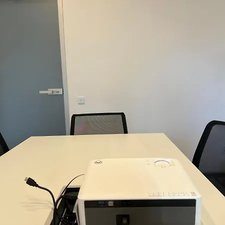 Beautiful Penthouse Lakeview W18 *