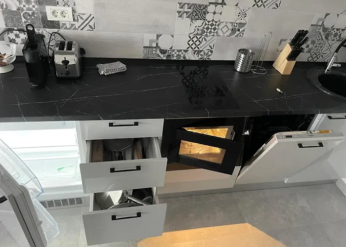 Апартаменты Beautiful Penthouse Lakeview W18