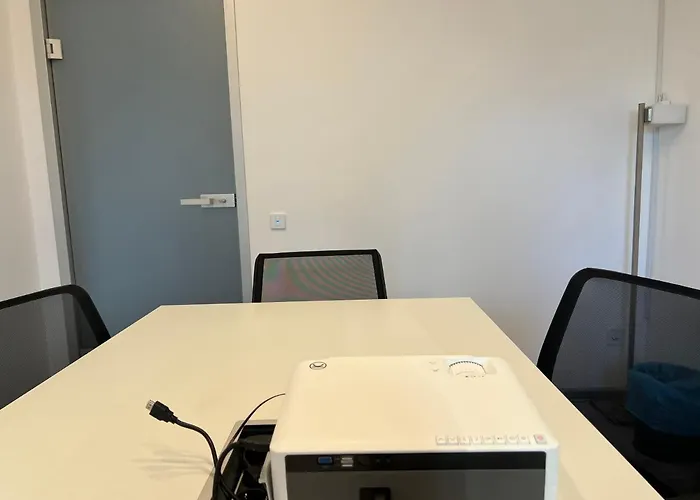 Beautiful Penthouse Lakeview W18 *