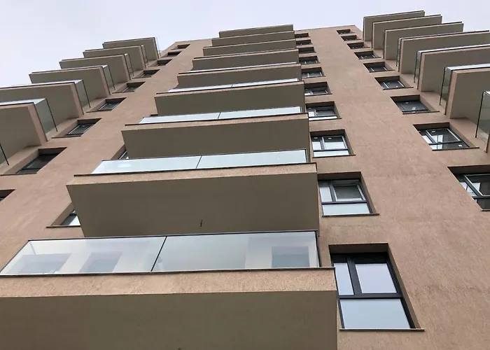 Beautiful Penthouse Lakeview W18 *